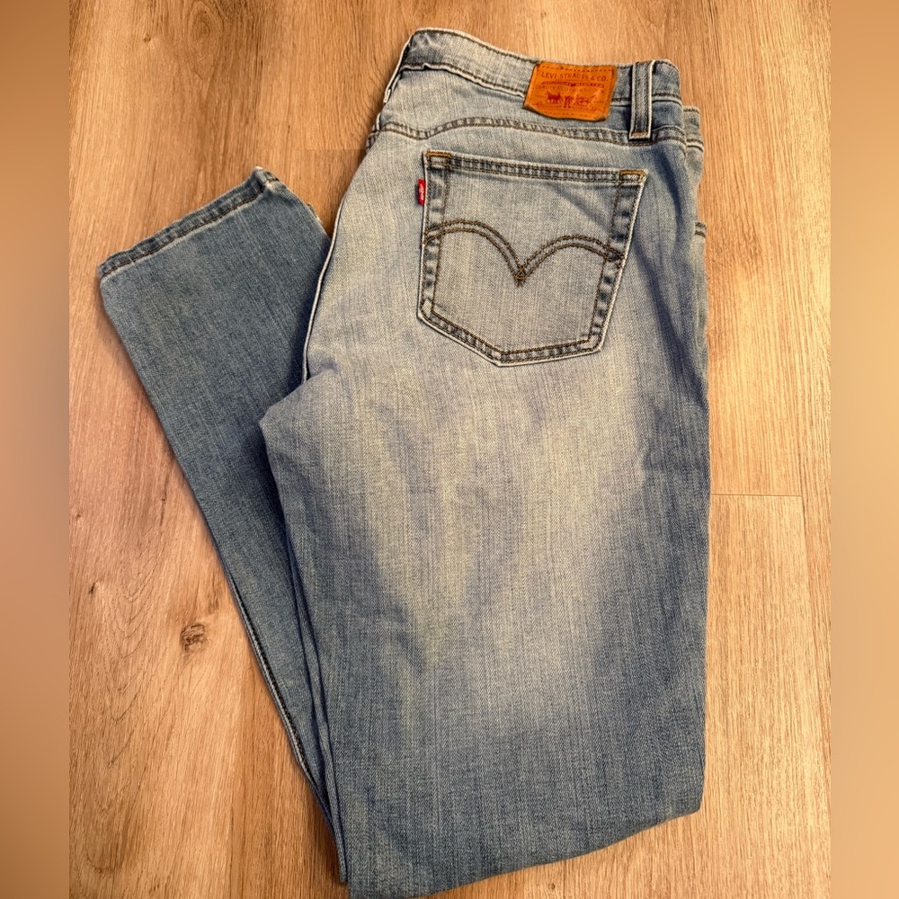 Levi’s Boyfriend Skinny Distressed 31x32 UGC